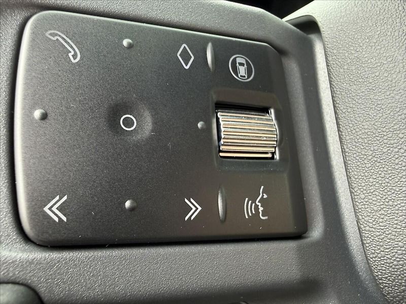 Land Rover Defender (2026) 3,0 110 DYNAMIC SE D250 - fotka 15 z 36