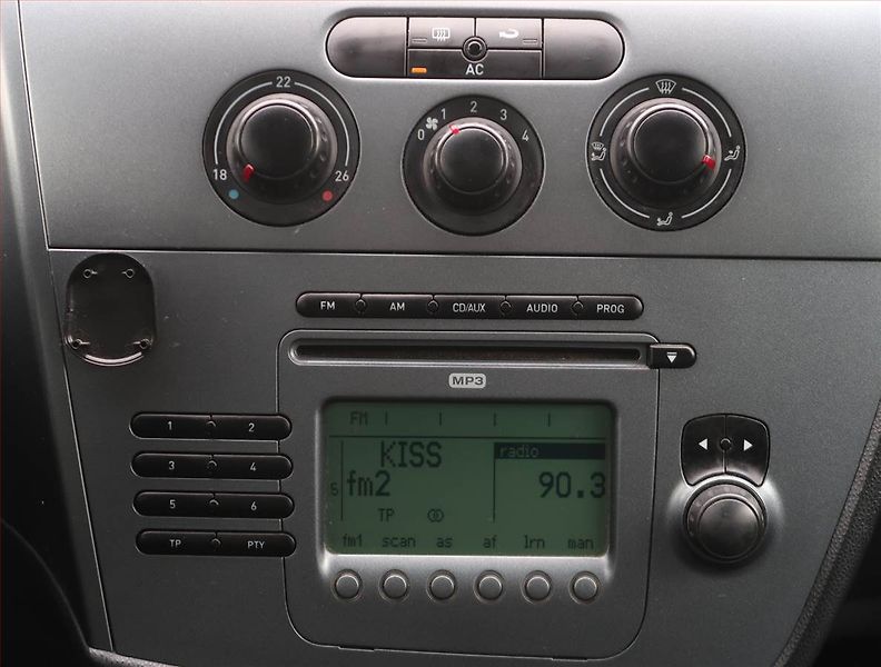 Seat Leon (2007) Reference 1.9 TDI, po STK - fotka 12 z 17