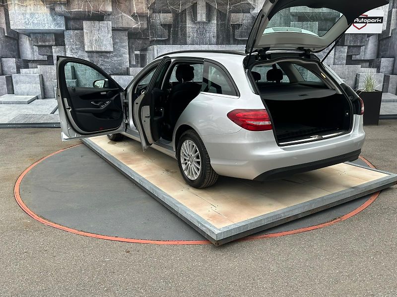 Mercedes-Benz Třídy C (2015) C220CDI,125KW,VYHŘ. SED.,TEMP. - fotka 9 z 23