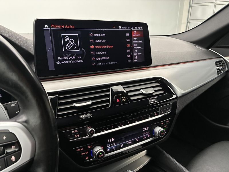 BMW Řada 5 3,0 540i 245kW xDrive DPH - fotka 17 z 29