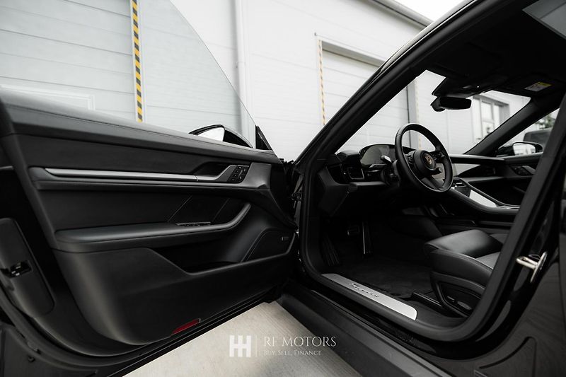 Porsche Taycan (2024) 320kW - fotka 19 z 50