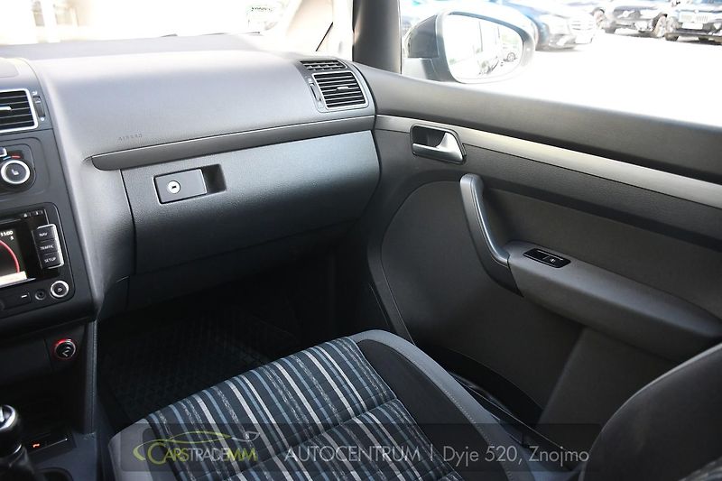 Volkswagen Touran 2.0TDi CROSS NAVI VÝHŘEV - fotka 24 z 48