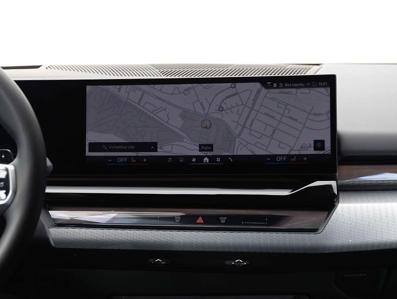 BMW Řada 5 540d xDrive Touring - fotka 14 z 22