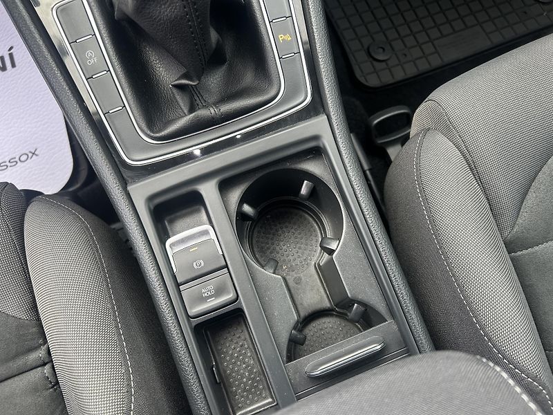 Volkswagen Golf Variant 2,0TDi Highline NAVI LEDMATRIX - fotka 52 z 69