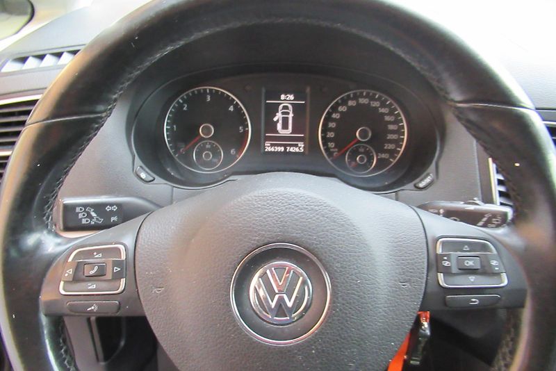 Volkswagen Sharan 2.0 TDi AUT. KLIMA TAŽNÉ 2.2 t - fotka 13 z 20
