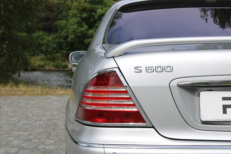 Mercedes-Benz Třídy S S 600 Long V12 / Lorinser - fotka 38 z 43