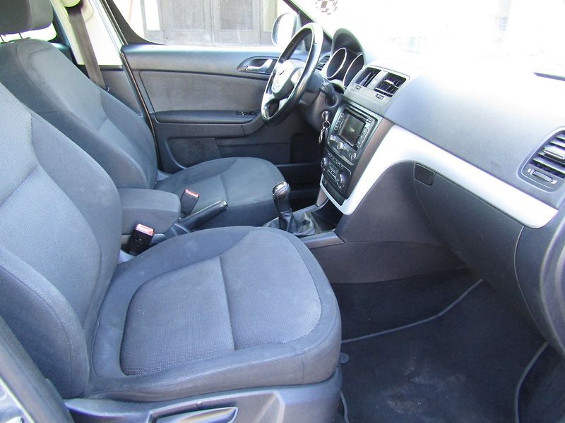 Škoda Yeti (2011) 1.6 TDI  77kW NOVÁ SPOJKA - fotka 26 z 37