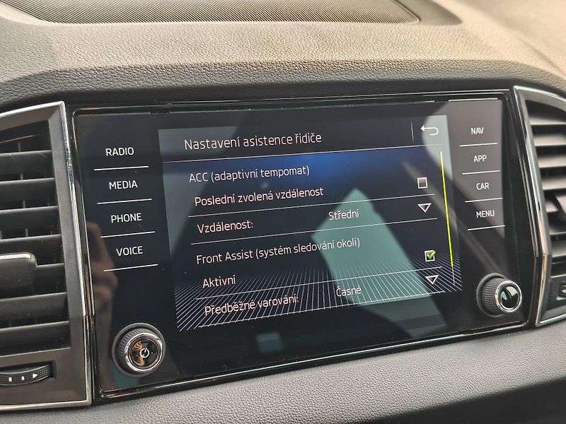 Škoda Karoq 2,0TSI 140kW Sportline 7DSG 4x - fotka 17 z 23