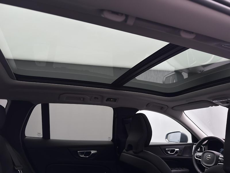 Volvo V60 CC MOMENTUM PRO AUT REZERVACE - fotka 28 z 48