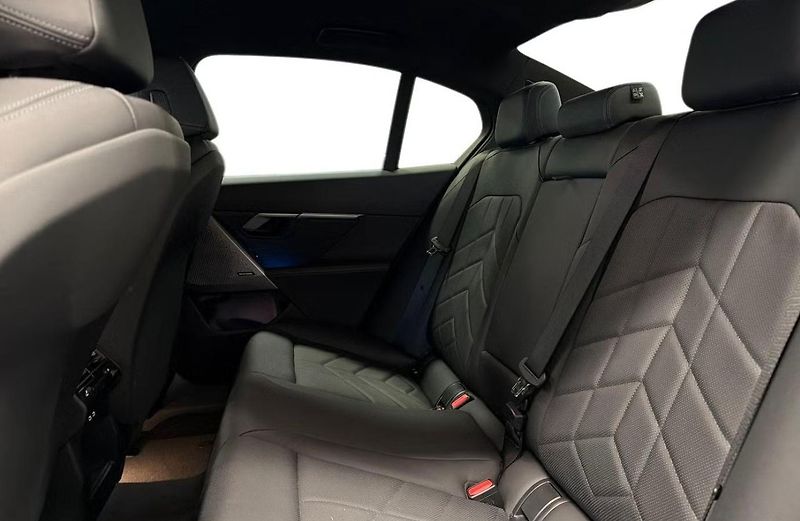 BMW i5 xDrive40 M Sport Kamera Tažné - fotka 11 z 18
