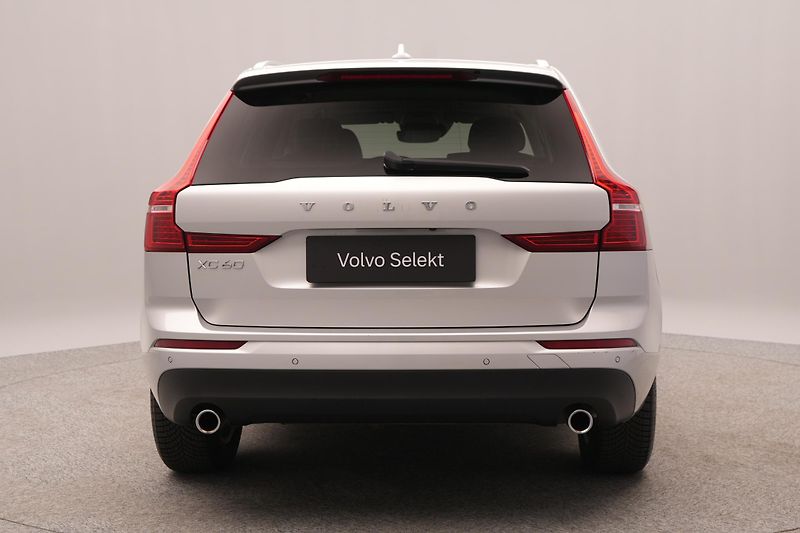 Volvo XC60 B4 AWD MOMENTUM PRO REZERVACE - fotka 9 z 43