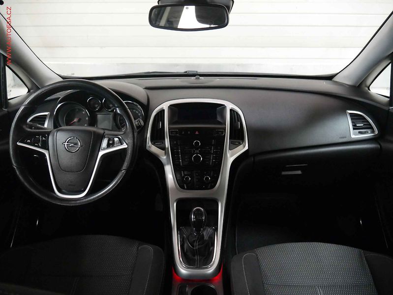 Opel Astra (2011) 2.0TDCi, AC, temp - fotka 8 z 19