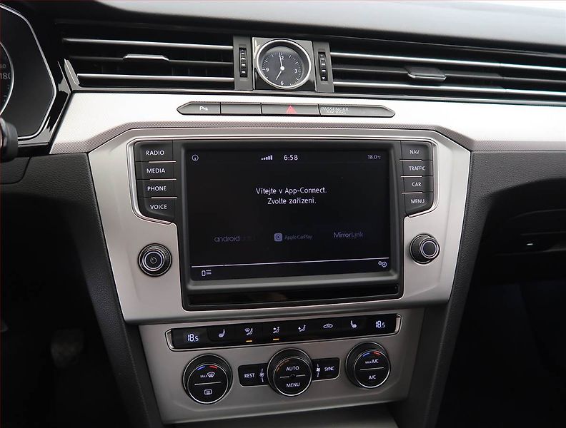 Volkswagen Passat (2015) 2.0 TDI, Navi, Tempomat - fotka 17 z 22