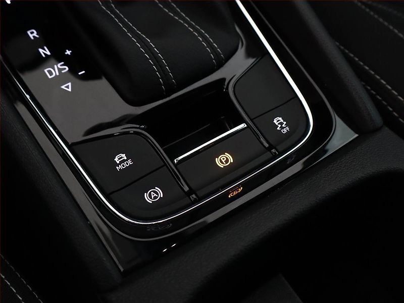 Škoda Karoq (2023) Sportline 1.5 TSI - fotka 18 z 22
