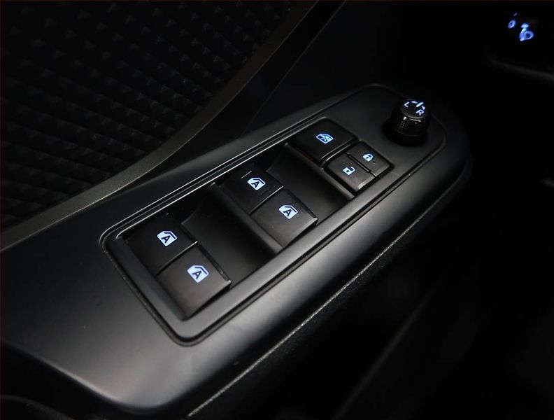 Toyota C-HR (2018) 1.8 Hybrid, Automat - fotka 22 z 23