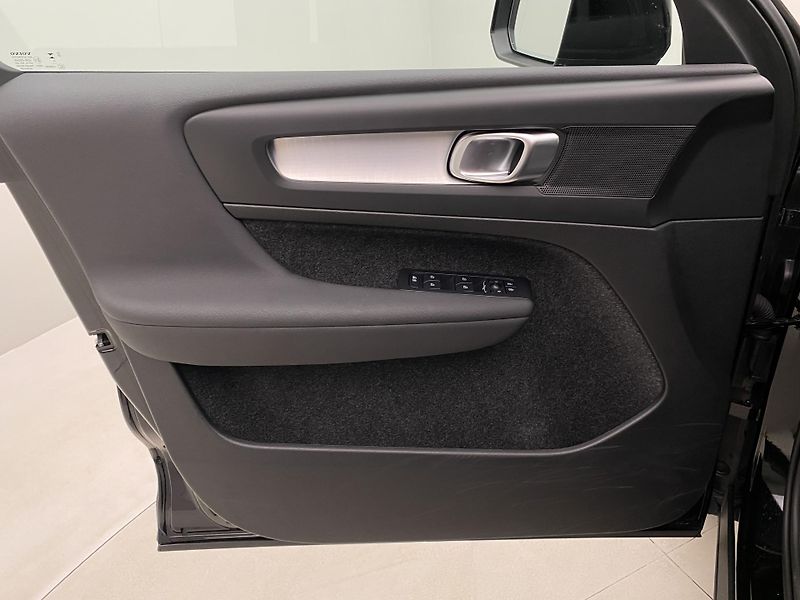 Volvo XC40 B3 CORE AUT CZ 1.maj. - fotka 7 z 51