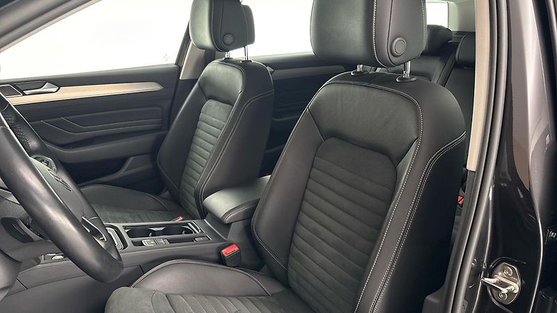 Volkswagen Passat 2.0 TDI DSG Elegance Variant - fotka 15 z 27