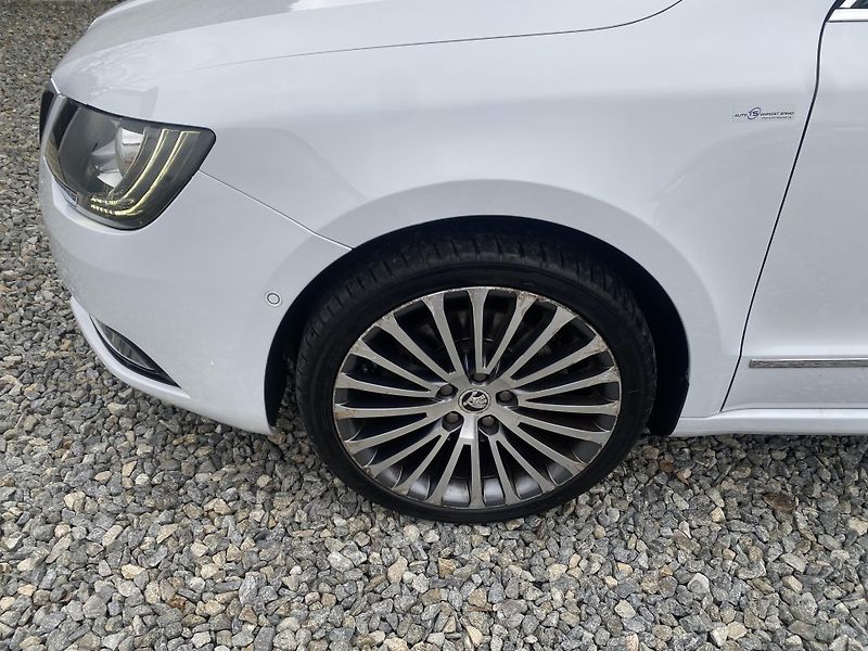 Škoda Superb 2.0TDi 4x4 170PS DSG L+K COMBI - fotka 18 z 158