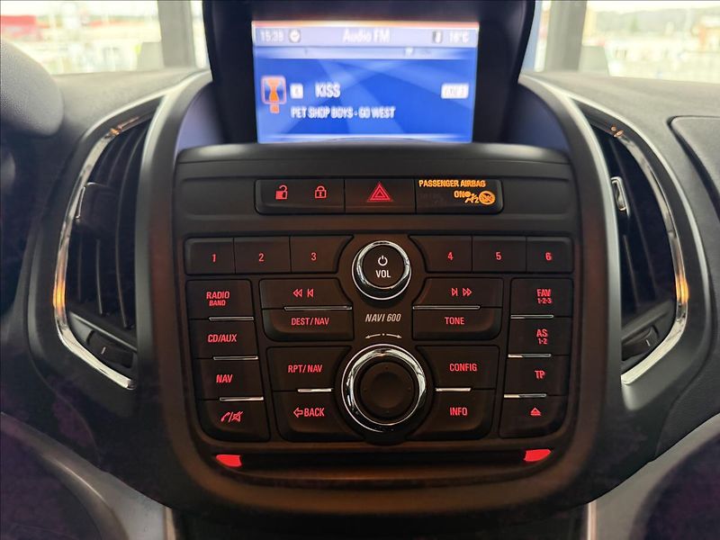Opel Zafira 2,0   96kW,SERVISKA,2.SADA ALU - fotka 16 z 23