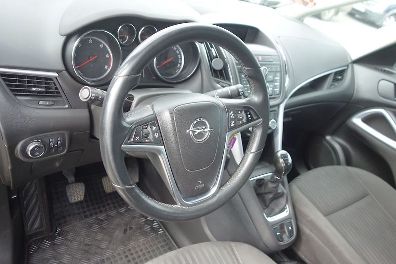Opel Zafira 2,0DCi 96kW ČR ! 7 MÍST ! - fotka 20 z 38
