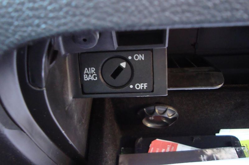 Volkswagen Golf (2011) VI.1.6TDi,ČR,S.kn1.MajSTK 8/27 - fotka 47 z 67