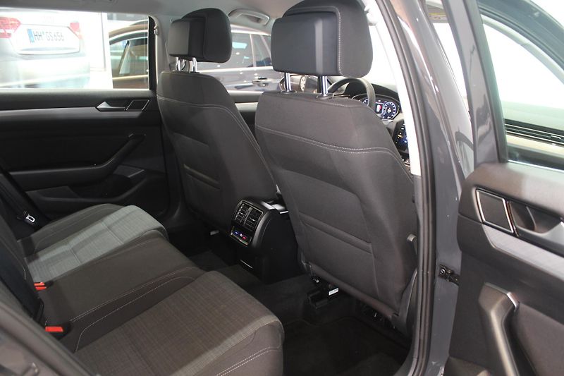 Volkswagen Passat (2020) 2.0TDI DSG Navi Tažné Display - fotka 11 z 25