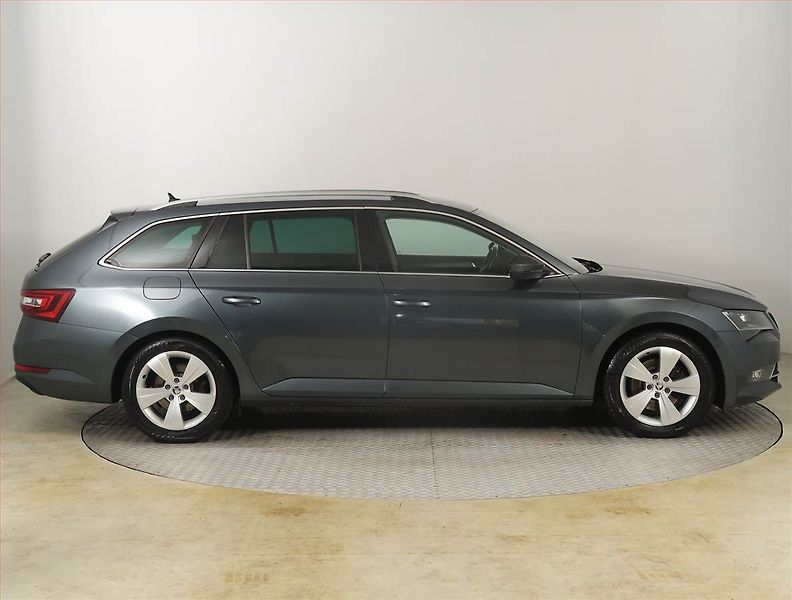 Škoda Superb (2019) Style 2.0 TDI, Serv.kniha - fotka 6 z 26