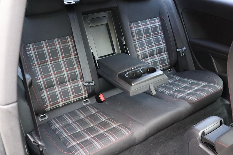 Volkswagen Golf GTI 2.0TSI 147kW - fotka 39 z 47