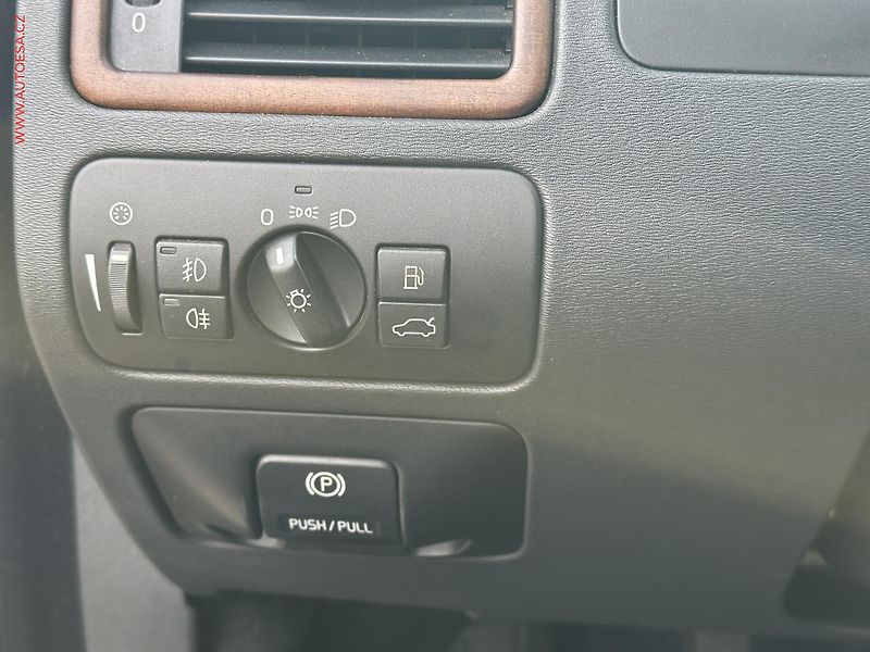 Volvo S80 (2010) 2.4, Navi, xenon, kůže - fotka 17 z 18