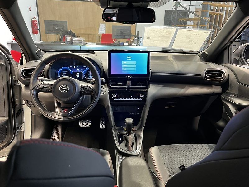 Toyota Yaris Cross 1.5 Hybrid 130k GR Sport Tech - fotka 9 z 22