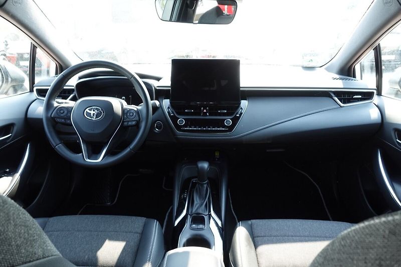 Toyota Corolla 2,0 HEV Style TS - fotka 17 z 32