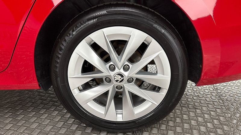 Škoda Octavia 2.0 TDI Style - fotka 19 z 25