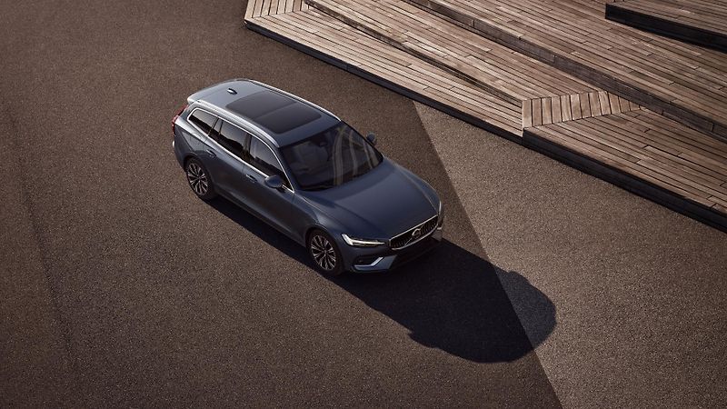 Volvo V60 (2026) B4 AUT BRIGHT ULTRA - fotka 2 z 12