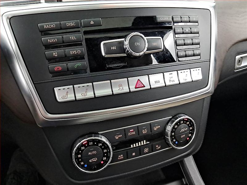 Mercedes-Benz GL (2015) 350 BlueTEC - fotka 16 z 30