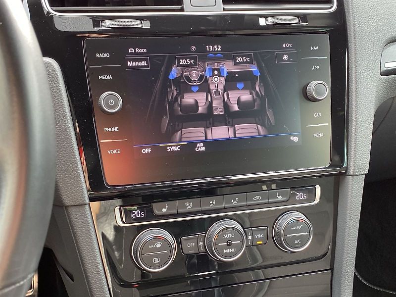 Volkswagen Golf (2019) 2.0 TSI DSG 4Motion R-Line - fotka 15 z 34