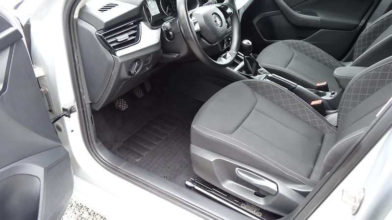 Škoda Scala 1.0TSi /CEBIA/+nová sada kol - fotka 3 z 16