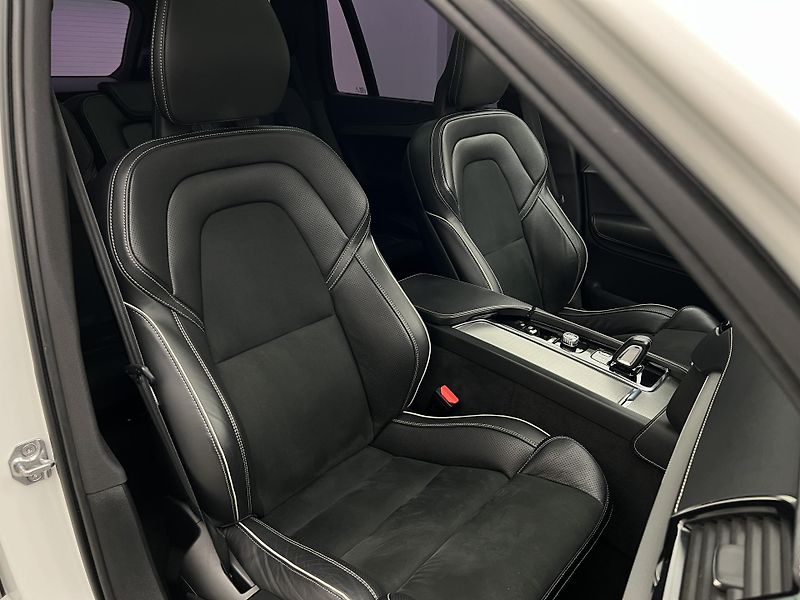 Volvo XC90 B5 AWD R-DESIGN 7 MÍST AUT  - fotka 20 z 47