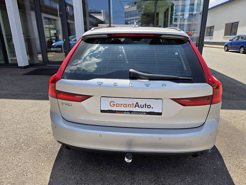 Volvo V90 (2018) D4 2.0 140kW - fotka 3 z 43
