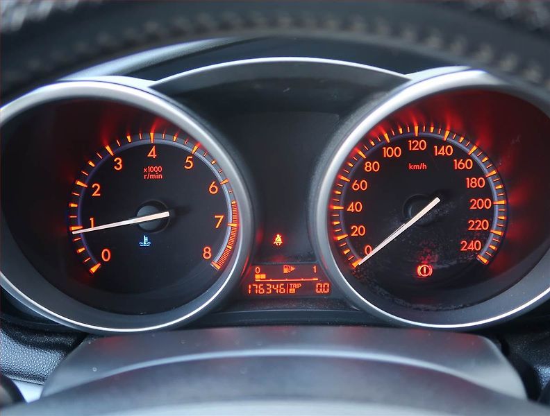 Mazda 3 (2011) 1.6, Tempomat, Park. senzory - fotka 11 z 17