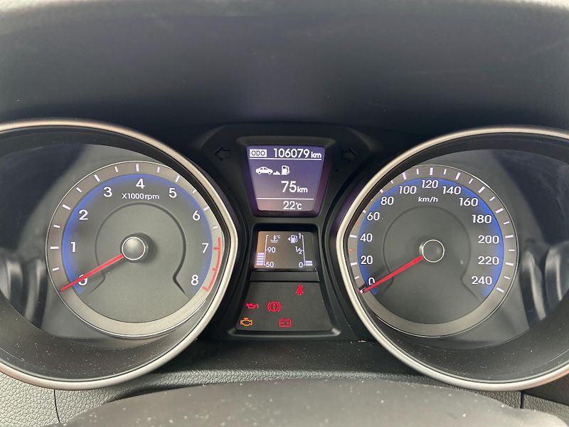 Hyundai i30 1,6i 99kW TAŽNÉ - fotka 15 z 25