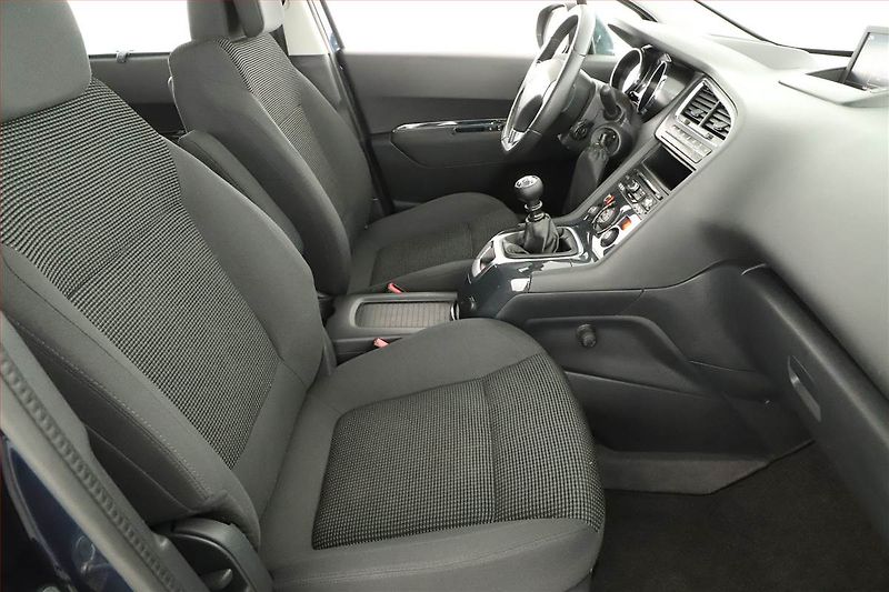 Peugeot 5008 (2014) 2.0 HDI, Navi, Xenony - fotka 7 z 18