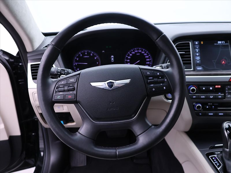 Hyundai Genesis 3,8 V6 232kW Exclusive 4x4 CZ - fotka 18 z 40