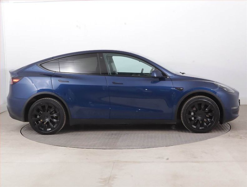 Tesla Model Y (2022) Long Range AWD 79kWh, SoH 90% - fotka 6 z 21