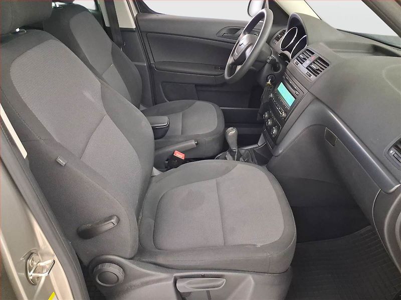 Škoda Yeti (2011) 1.2 TSI, Park. senzory - fotka 9 z 15