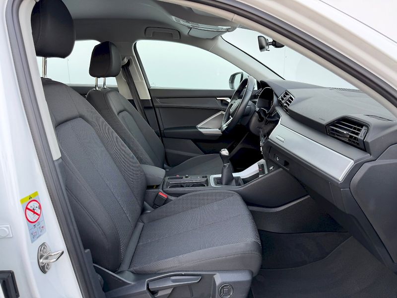 Audi Q3 (2023) 35 TFSI 110kW - fotka 29 z 35