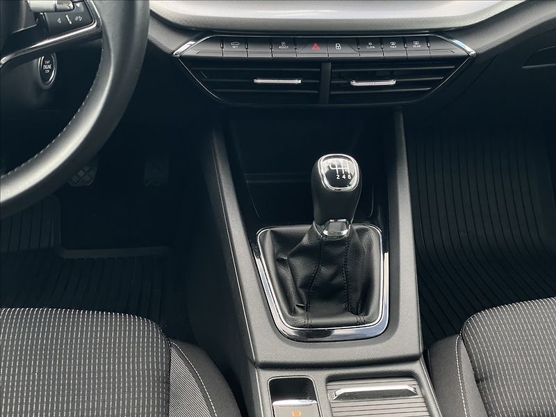 Škoda Octavia 2,0 TDI Combi Ambition Plus - fotka 13 z 23