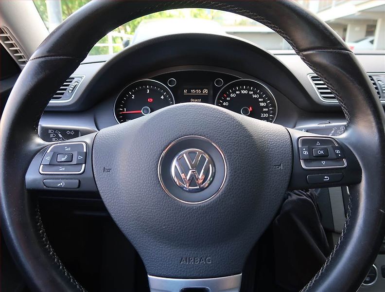 Volkswagen Passat (2013) 2.0 TDI, Navi, Tempomat - fotka 15 z 21