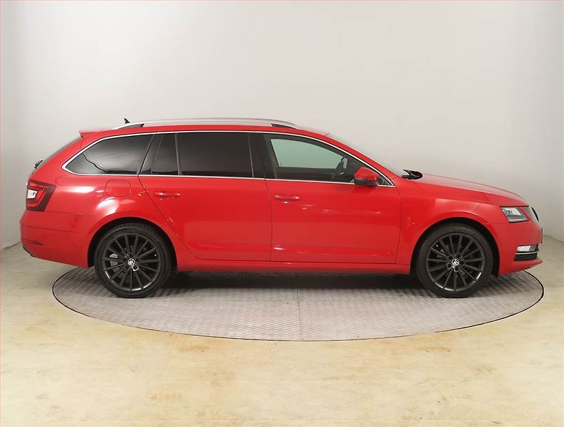 Škoda Octavia (2019) Style 1.5 TSI, Serv.kniha - fotka 6 z 19