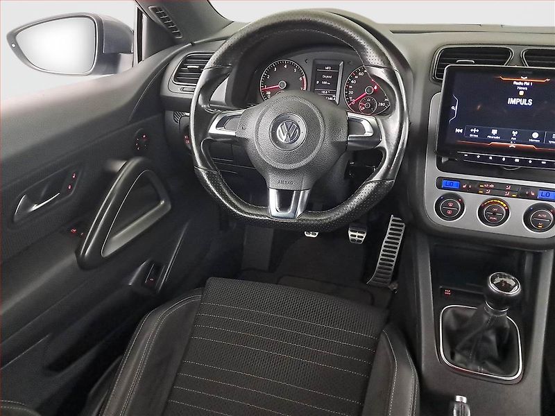 Volkswagen Scirocco (2009) 2.0 TSI, Kůže, Park. senzory - fotka 7 z 17
