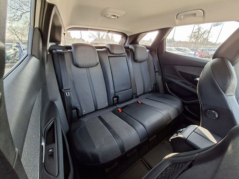 Peugeot 3008 ALLURE 1,2 PT 130k M6 - fotka 6 z 28